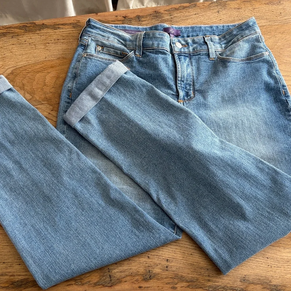 NYDJ Cuffed Hem Jeans – Size 12 💙 Lightwash & Stretchy
